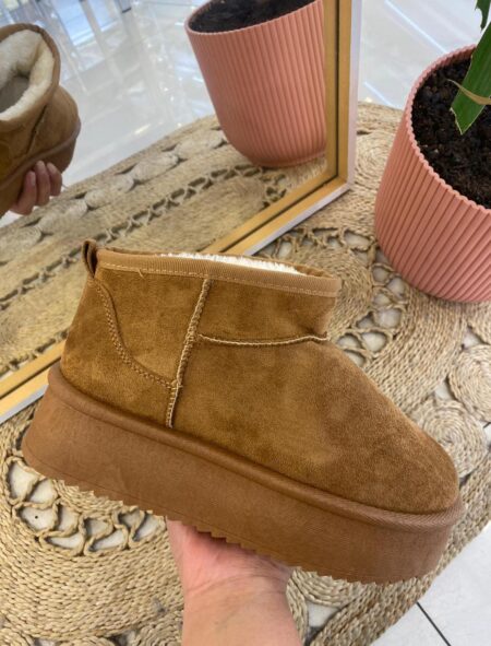 Winter boots camel