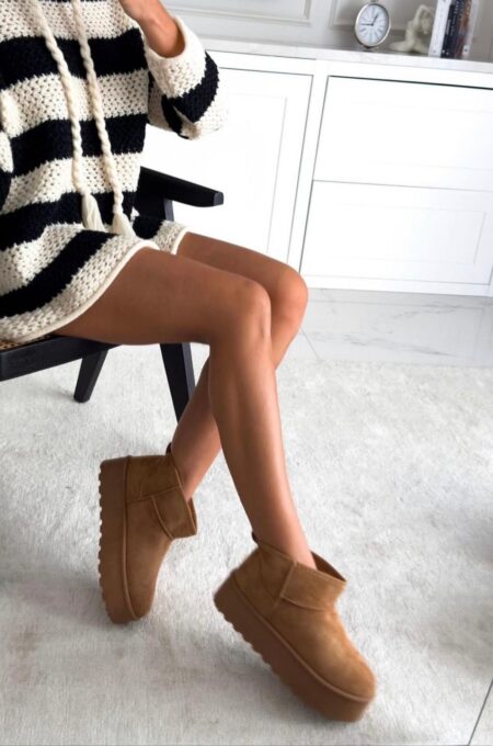 Winter boots camel