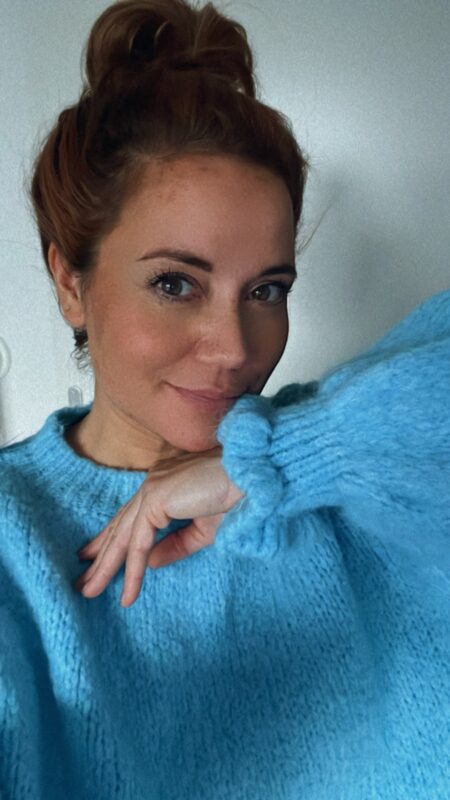 Blauwe trui met ruffle mouw