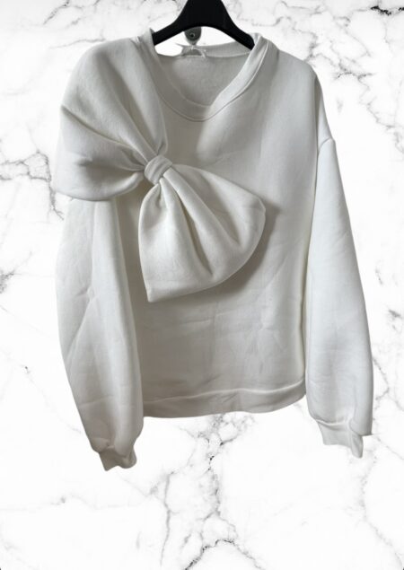 Witte trui met grote strik