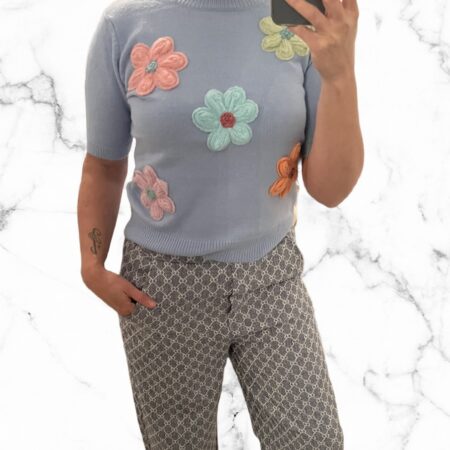 Blauwe top met bloemen