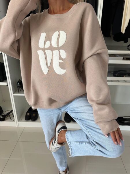 Oversized love sweater beige